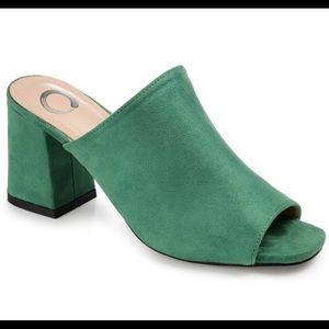 NEW Journee Collection Adelaide Slide….SIZE 7M